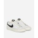 Nike WMNS Blazer Low '77 Sneakers Bianco / Nero
